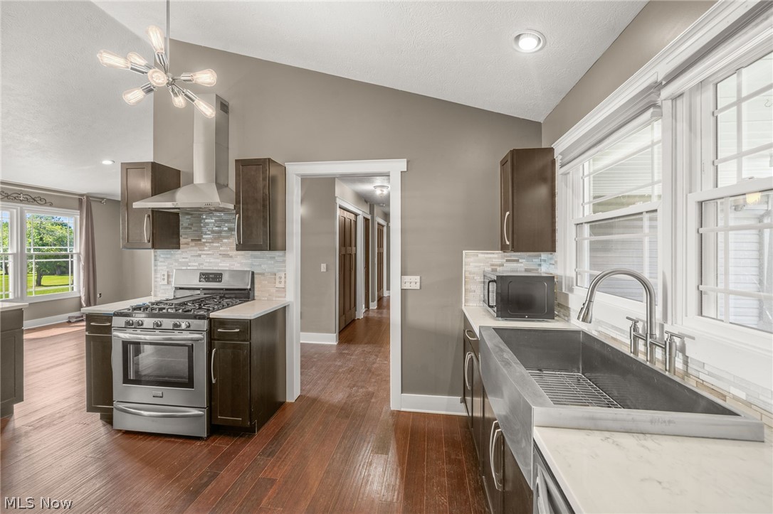 6031 Woodcrest Avenue NE Canton OH 44721