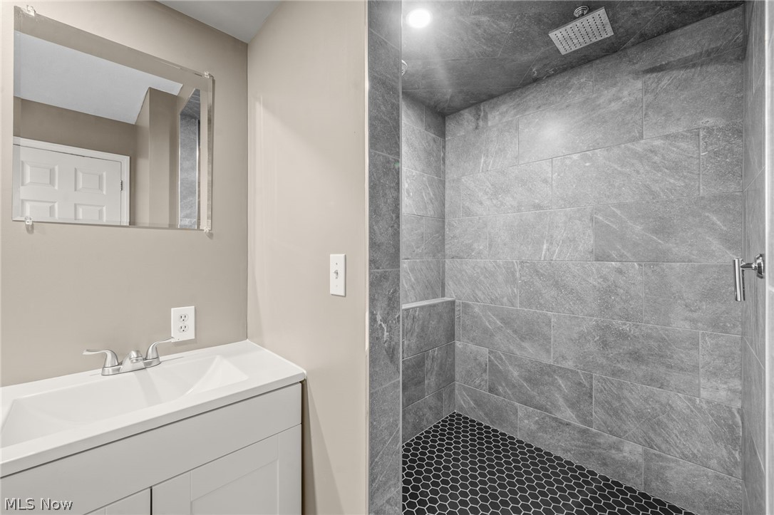 6031 Woodcrest Avenue NE Canton OH 44721