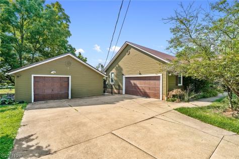 6031 Woodcrest Avenue NE Canton OH 44721
