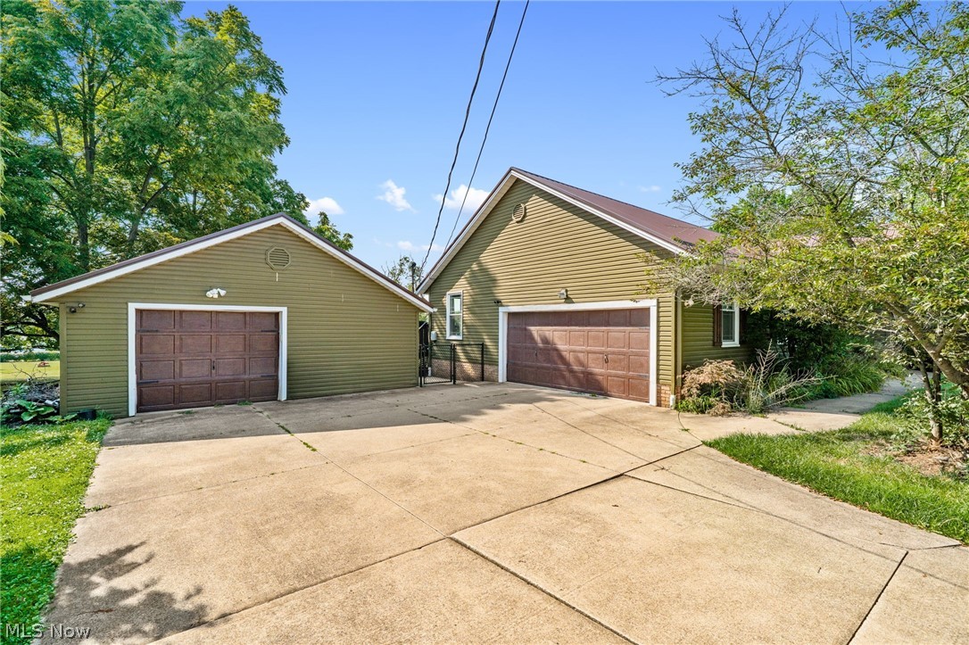 6031 Woodcrest Avenue NE Canton OH 44721