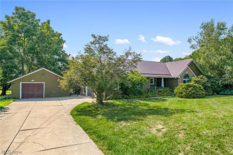 6031 Woodcrest Avenue NE Canton OH 44721