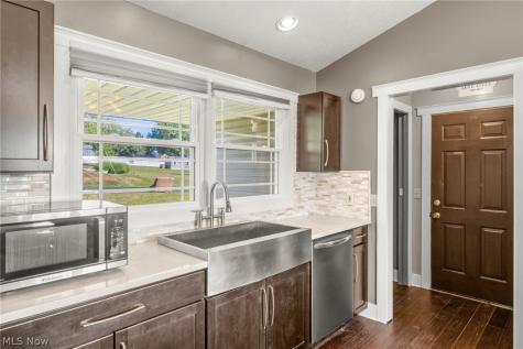 6031 Woodcrest Avenue NE Canton OH 44721
