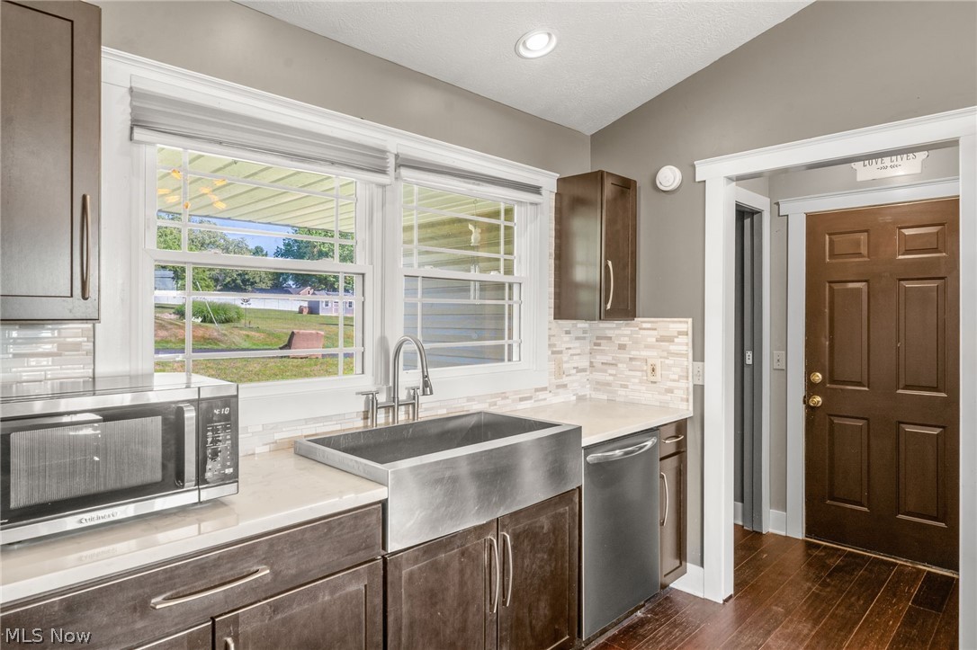 6031 Woodcrest Avenue NE Canton OH 44721
