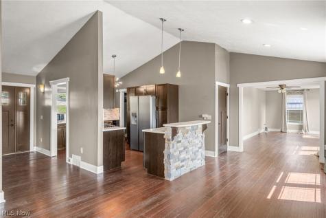 6031 Woodcrest Avenue NE Canton OH 44721
