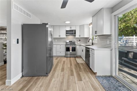 78 Summerberry Lane Niles OH 44446