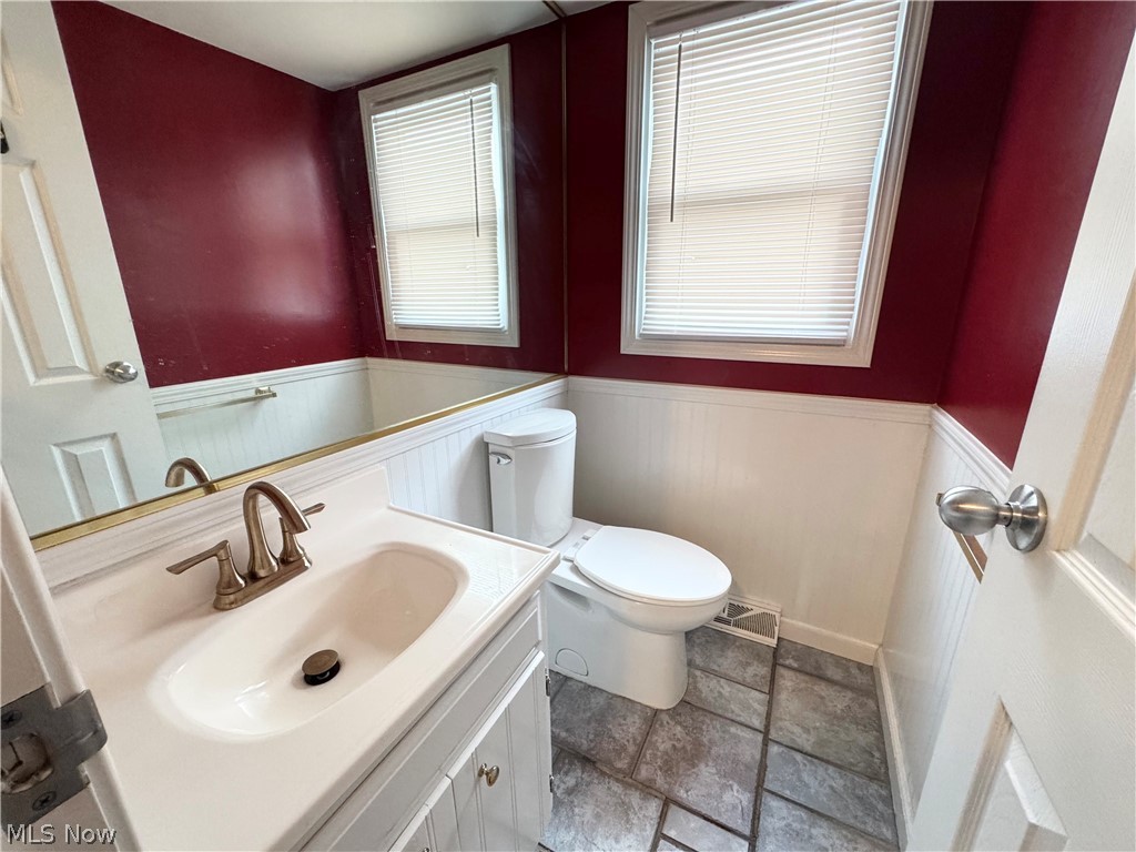 1945 Farmdale Avenue Mineral Ridge OH 44440