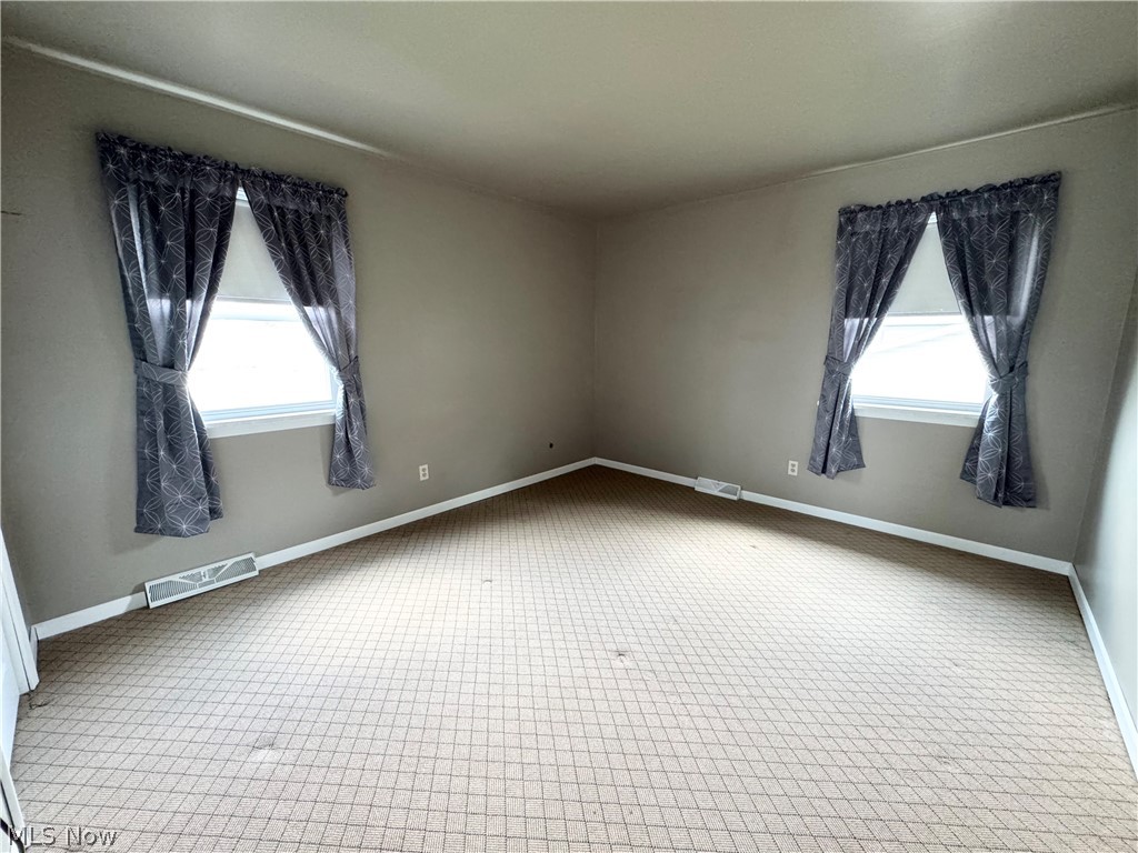 1945 Farmdale Avenue Mineral Ridge OH 44440