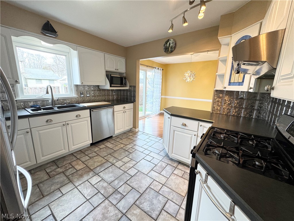 1945 Farmdale Avenue Mineral Ridge OH 44440