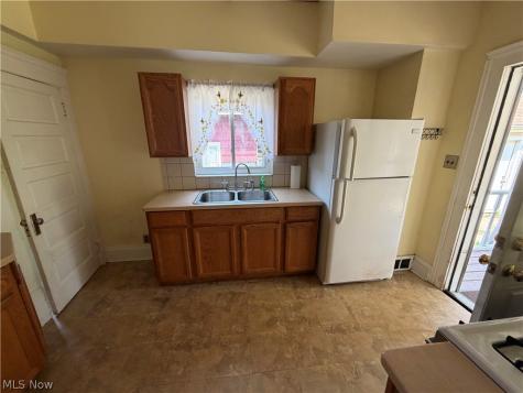 1273 Girard Street Akron OH 44301