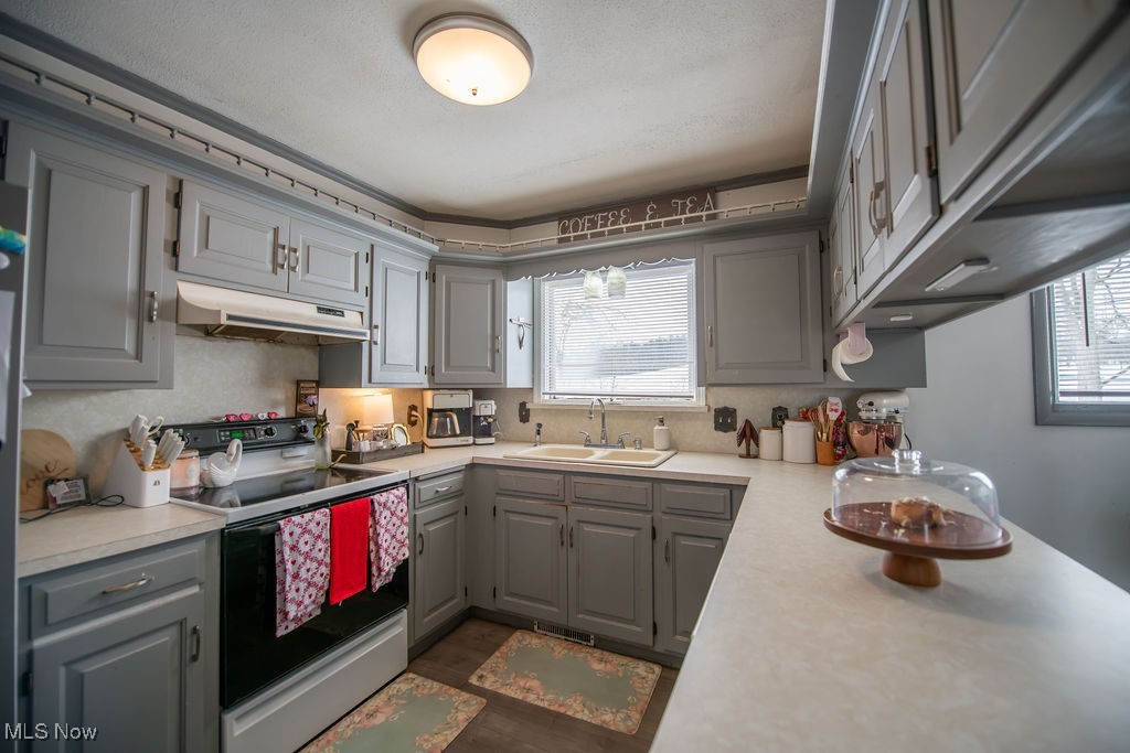 4022 State Route 516 NW Dover OH 44622