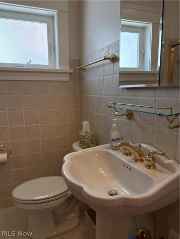 1221 Andrews Avenue Lakewood OH 44107