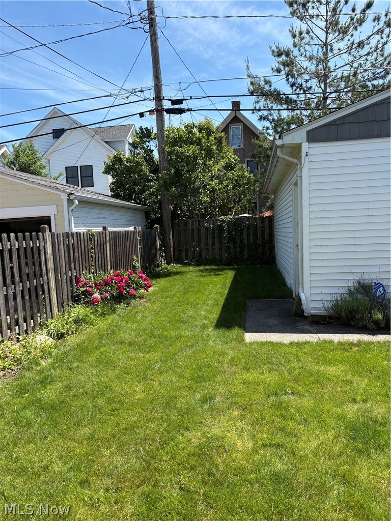 1221 Andrews Avenue Lakewood OH 44107