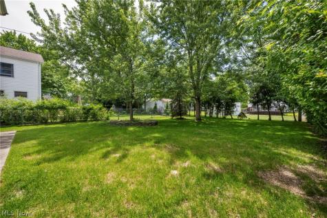 1412 Henning Drive Lyndhurst OH 44124