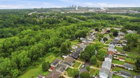 4352 Sky Lane Drive Cleveland OH 44109
