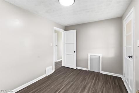 12904 Brookfield Avenue Cleveland OH 44135