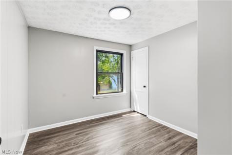 12904 Brookfield Avenue Cleveland OH 44135