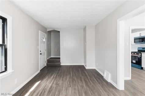 12904 Brookfield Avenue Cleveland OH 44135