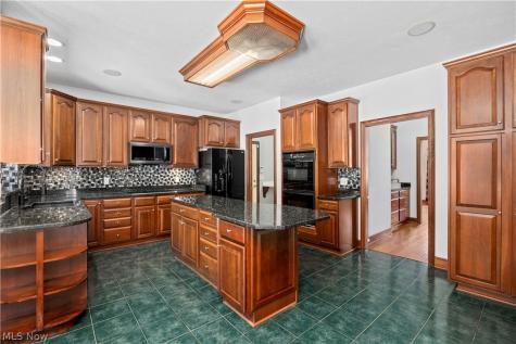 6232 Oak Point Lorain OH 44053