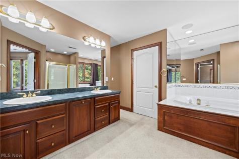 6232 Oak Point Lorain OH 44053