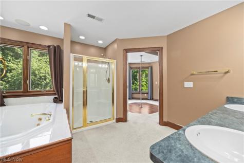 6232 Oak Point Lorain OH 44053