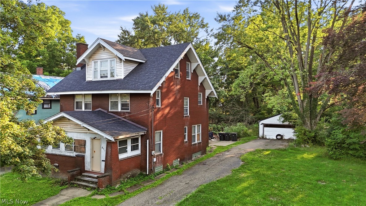 851 Tod Avenue NW Warren OH 44485