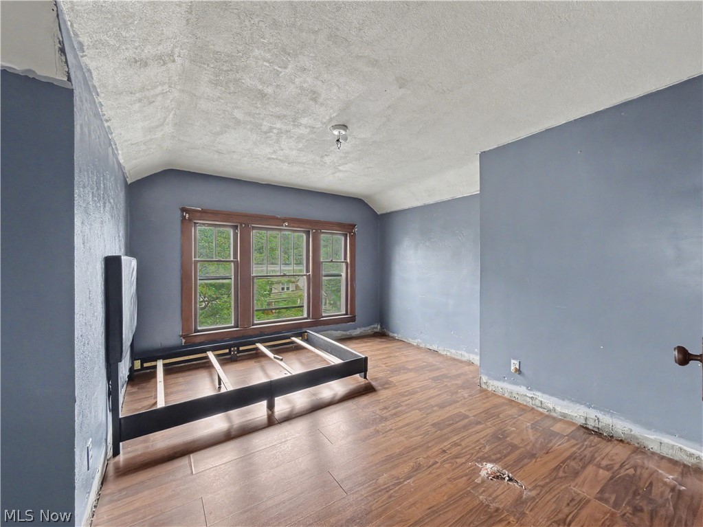 851 Tod Avenue NW Warren OH 44485