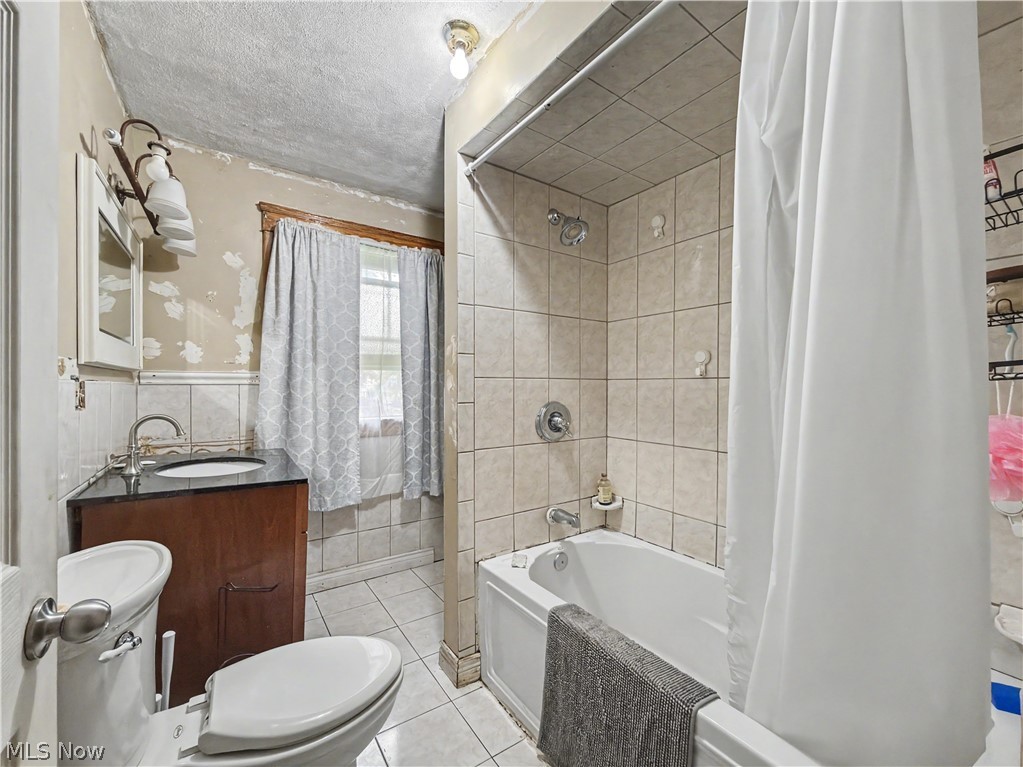 851 Tod Avenue NW Warren OH 44485