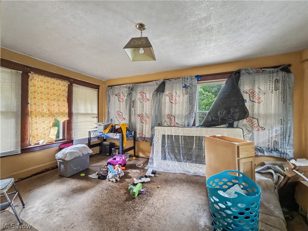 851 Tod Avenue NW Warren OH 44485