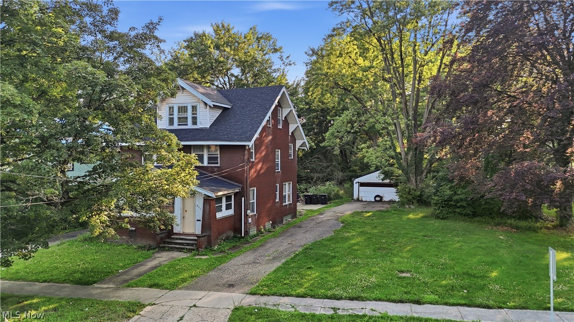 851 Tod Avenue NW Warren OH 44485