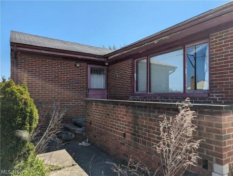 18612 Restor Avenue Cleveland OH 44122