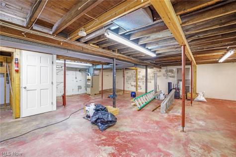 4089 Addison Avenue NE Louisville OH 44641