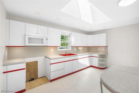 4089 Addison Avenue NE Louisville OH 44641