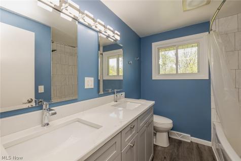 34600 W Sharondale Drive Solon OH 44139