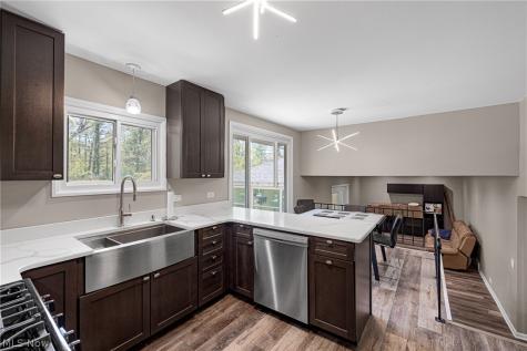 34600 W Sharondale Drive Solon OH 44139