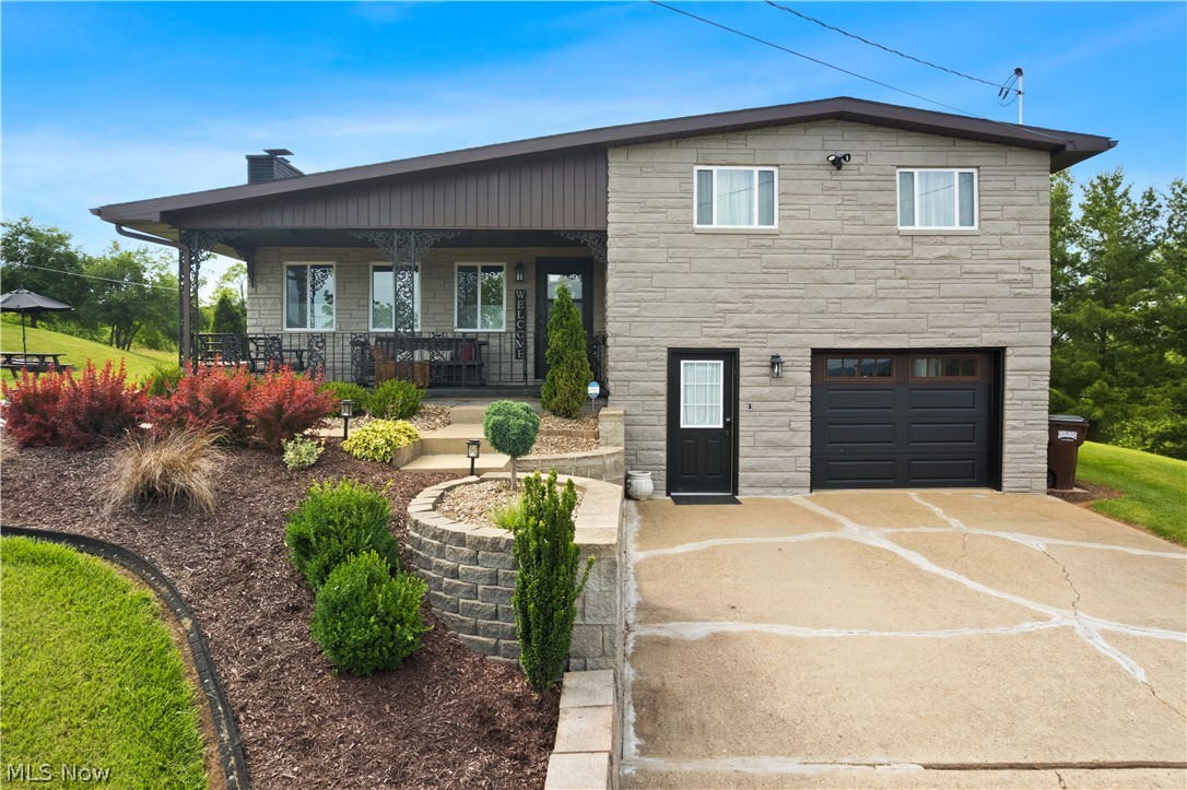 2506 Valley View Drive Belpre OH 45714