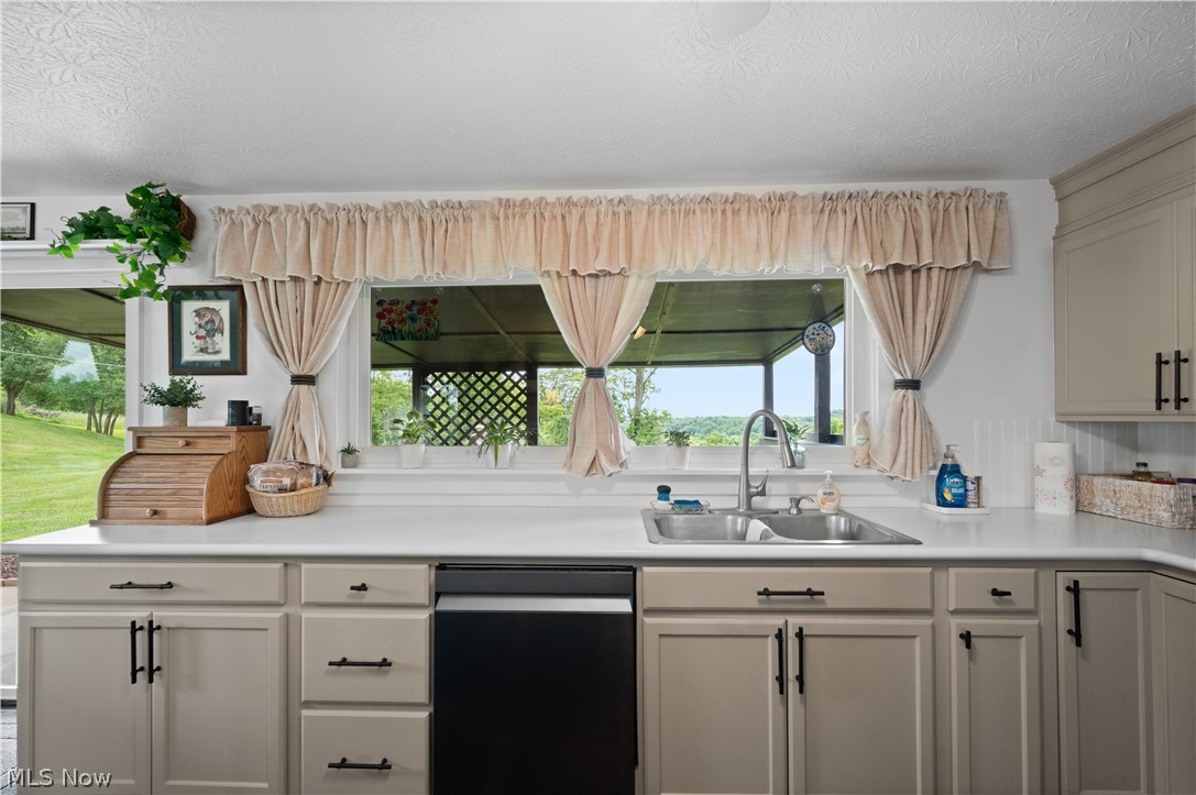 2506 Valley View Drive Belpre OH 45714