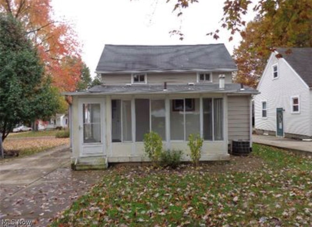 82 Henigan Avenue Barberton OH 44203