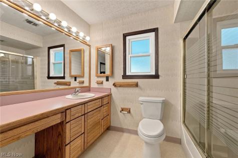 1578 Chelmsford Road Mayfield Heights OH 44124