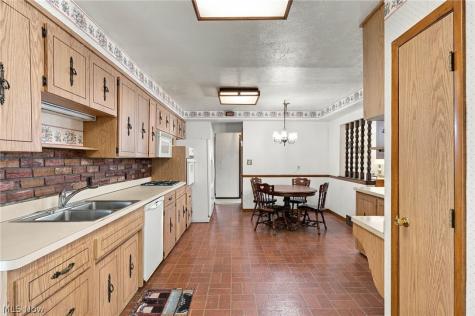 1578 Chelmsford Road Mayfield Heights OH 44124
