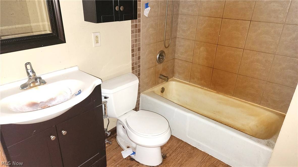 17866 Leggett Road Montville OH 44064