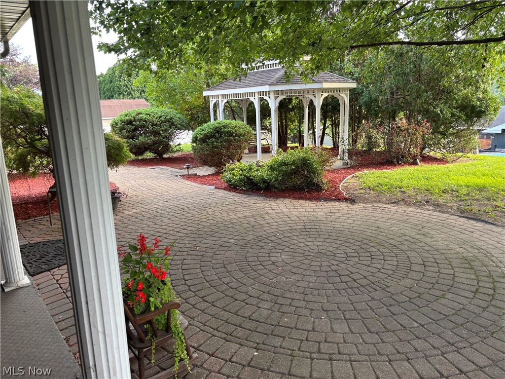 8854 1st Street NE Mineral City OH 44656
