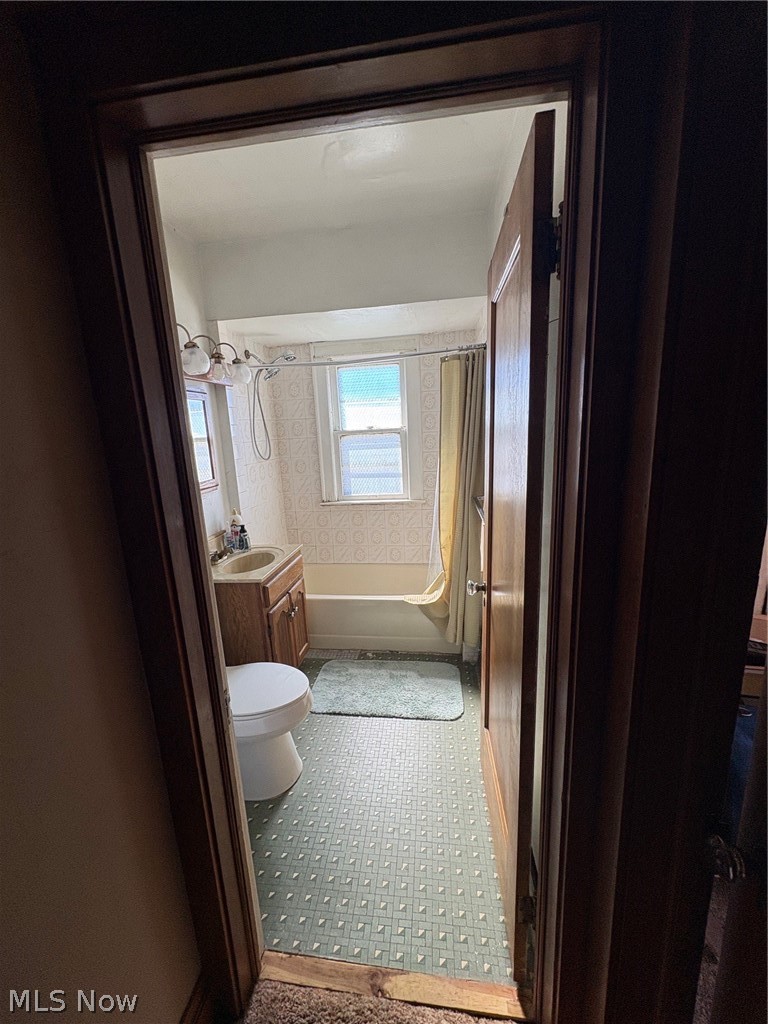 1068 E 98th Street Cleveland OH 44108
