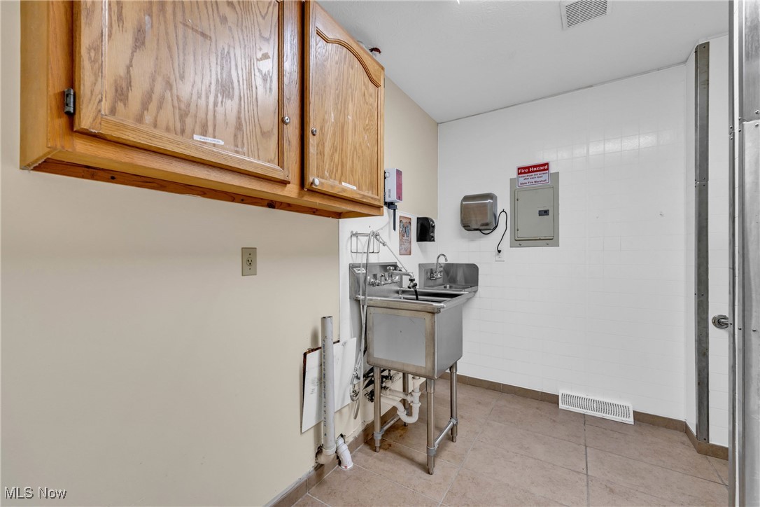 16519 Albion Road Strongsville OH 44136