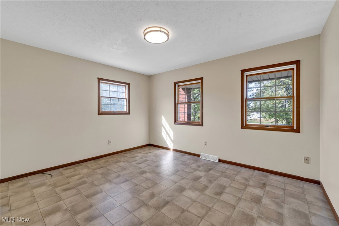 16519 Albion Road Strongsville OH 44136