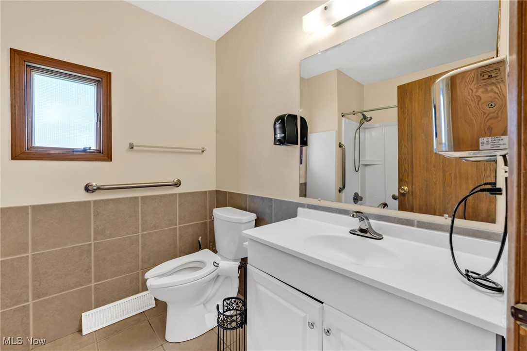 16519 Albion Road Strongsville OH 44136