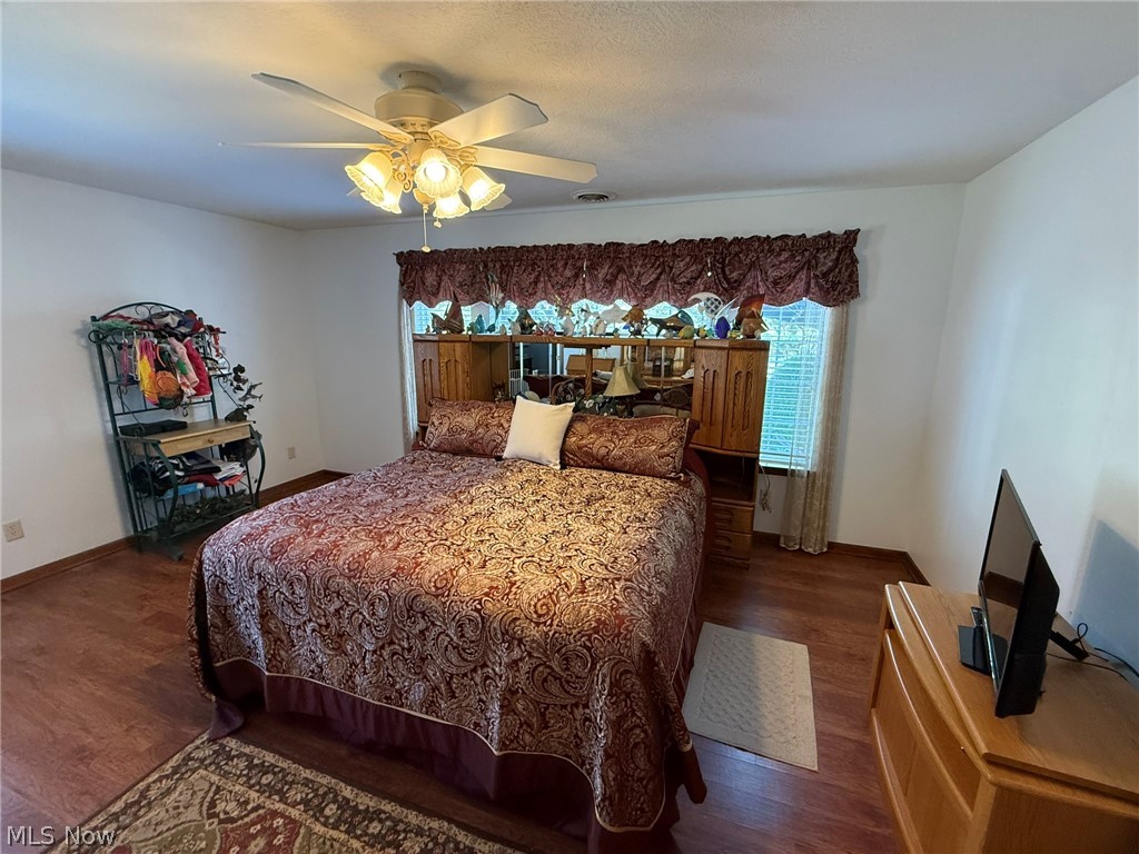 725 Dale Avenue NW Strasburg OH 44680
