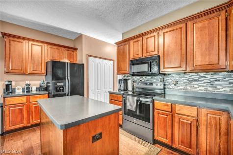 1138 Middlefield Trail Brunswick OH 44212