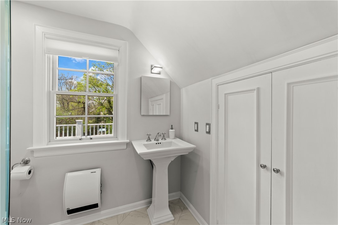 2674 Cranlyn Road Shaker Heights OH 44122