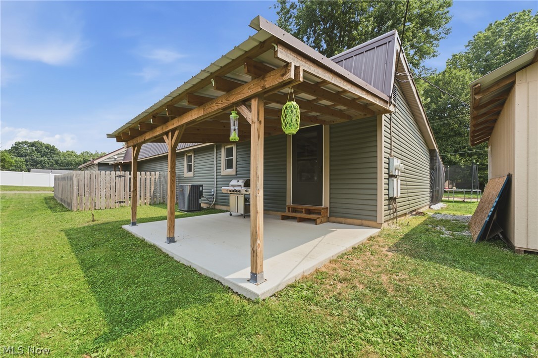 549 Mohican Street NE Brewster OH 44613
