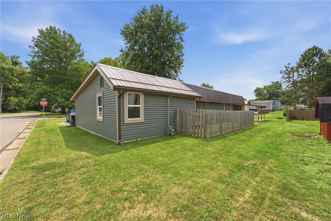 549 Mohican Street NE Brewster OH 44613